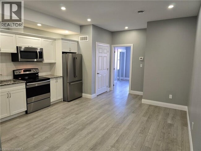 Building Photo - 140 Murray St