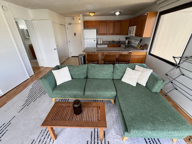 Building Photo - 1 Bedroom/1 Bath/2 Parking: Four Paddle in...