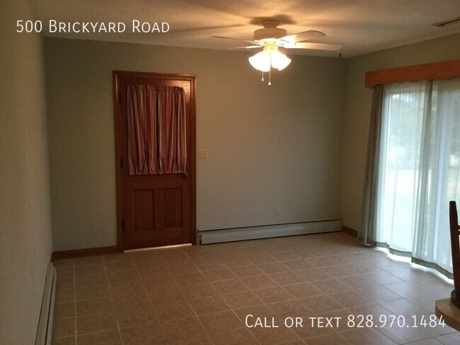 Foto del edificio - 500 Brickyard Rd