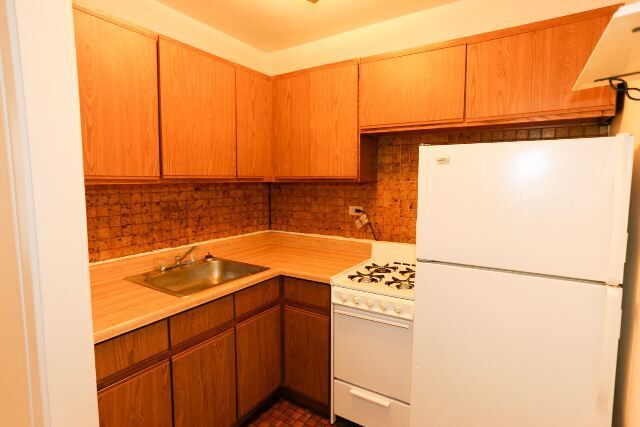 Foto del edificio - 643 W Belmont Ave