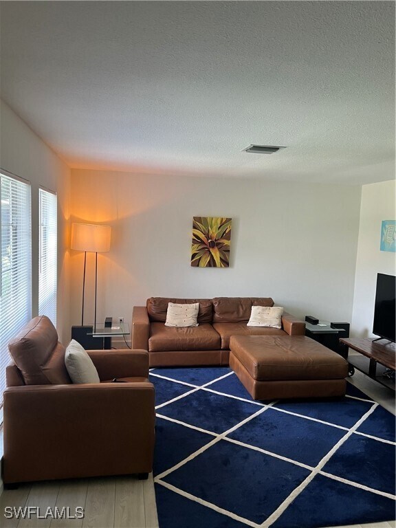 Foto principal - 5839 Vancouver Cir