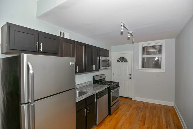 Building Photo - 4040 N Ashland Ave