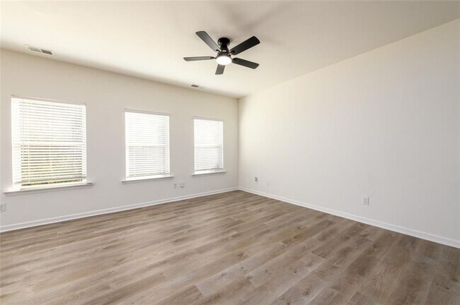 Foto del edificio - 4950 Elm Brook Dr