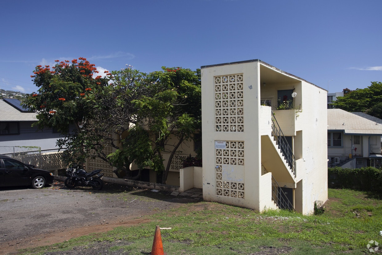 Primary Photo - 6-Unit Multifamily or Redevelopment Lot