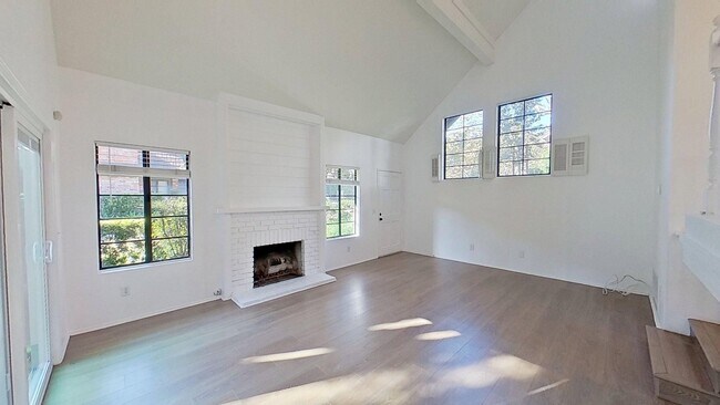 Foto del edificio - 2438 Brittany Woods Ln