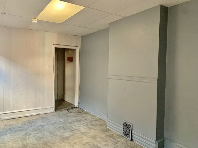 living room - 2841 W Oxford St