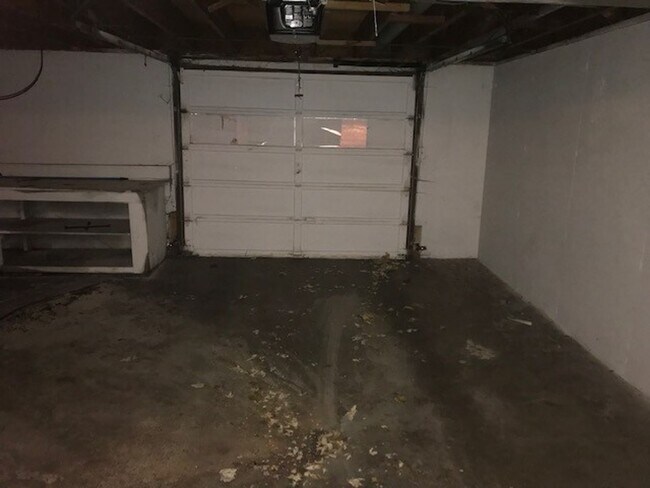 Foto del edificio - 2 bedroom 1 bath (Half off first months rent)