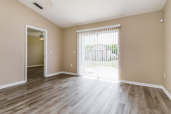 Foto del edificio - 1940 Villa Angelo Blvd