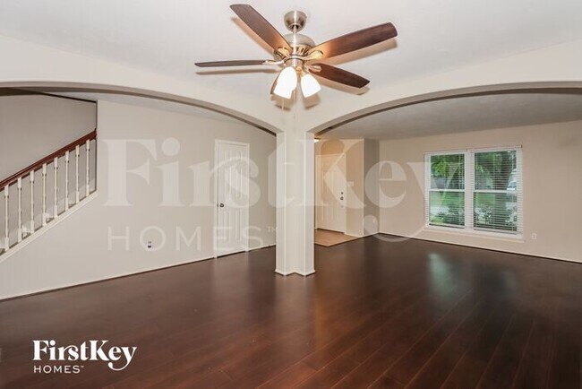 Foto del edificio - 10447 Falling Rapids Ct