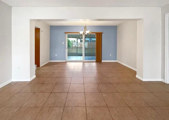 Foto del edificio - 8915 NW 11th St