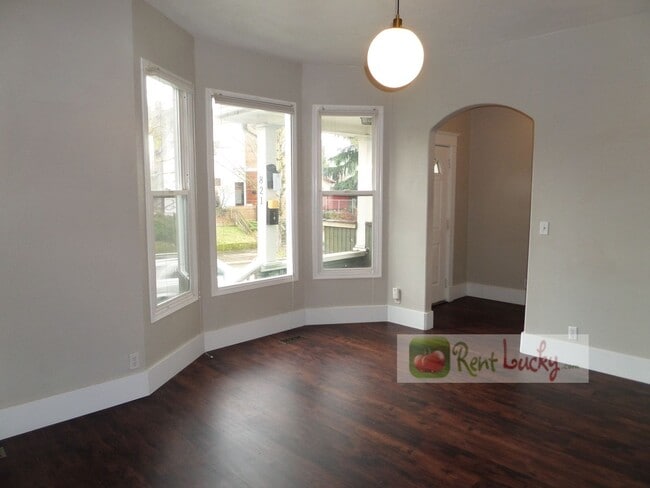 Photo - Williams-23rd-Seattle Apartment