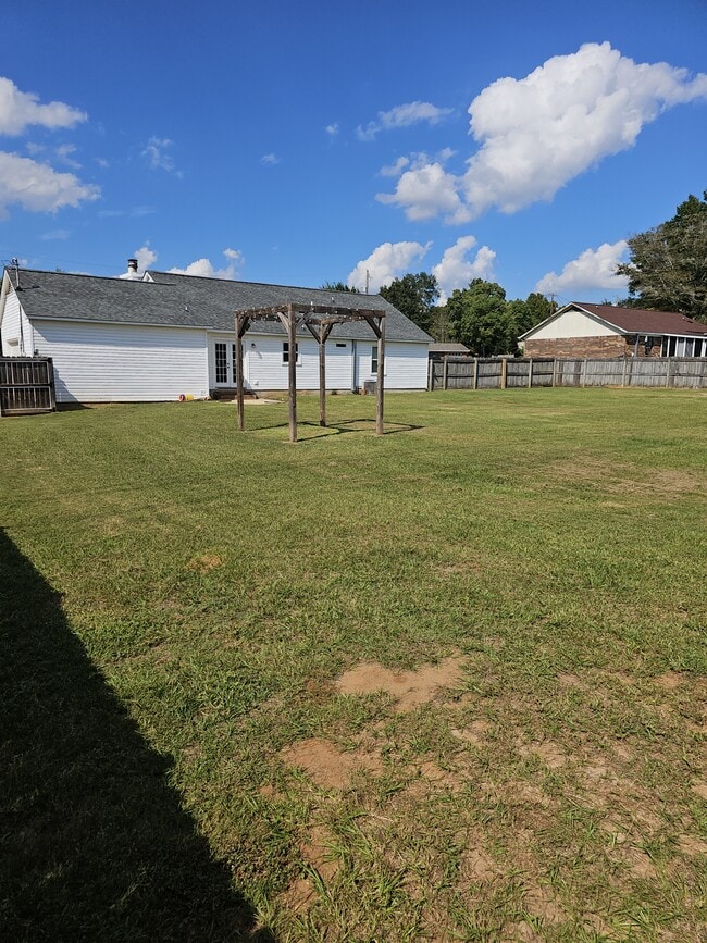 Building Photo - 2200 Fernway Ct