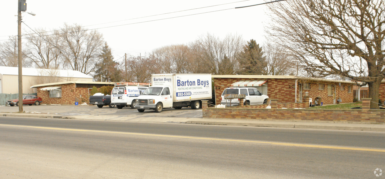 Building Photo - 2012 N Park Rd