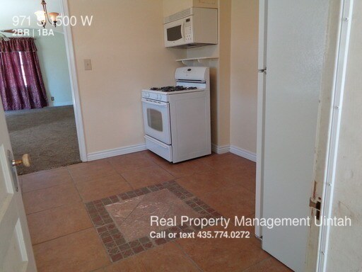 Building Photo - Pet Friendly Vernal Home
