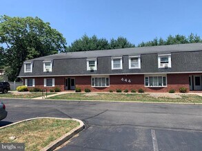 Building Photo - 444 E Holly Ave
