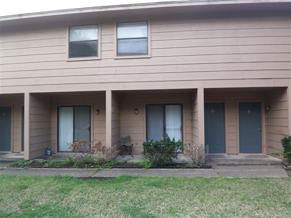 Primary Photo - 2 br, 1 bath 4plex - 206 Lincoln Ave 206 D...
