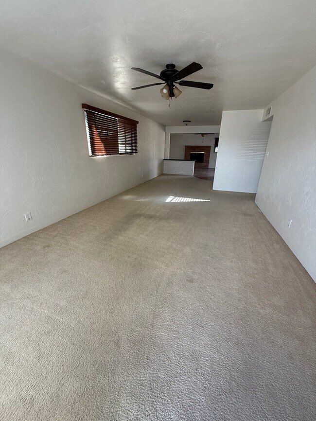 Foto del edificio - HOUSE FOR RENT