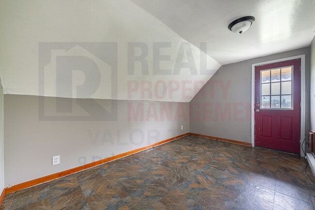 Building Photo - 4242 Mapledale Ave
