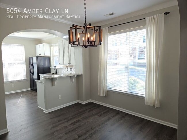 Foto del edificio - 5054 Amber Clay Ln