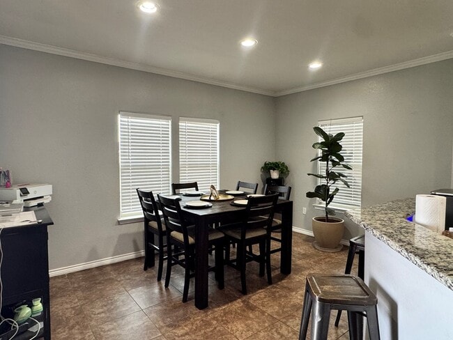 Building Photo - 405 NW 13th St