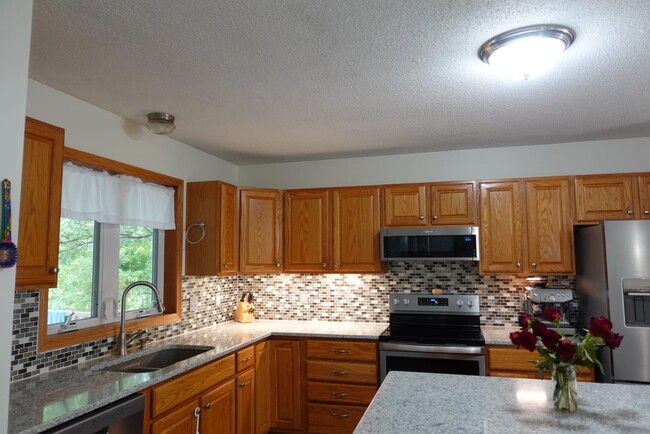 Building Photo - 100 Tattler Ln