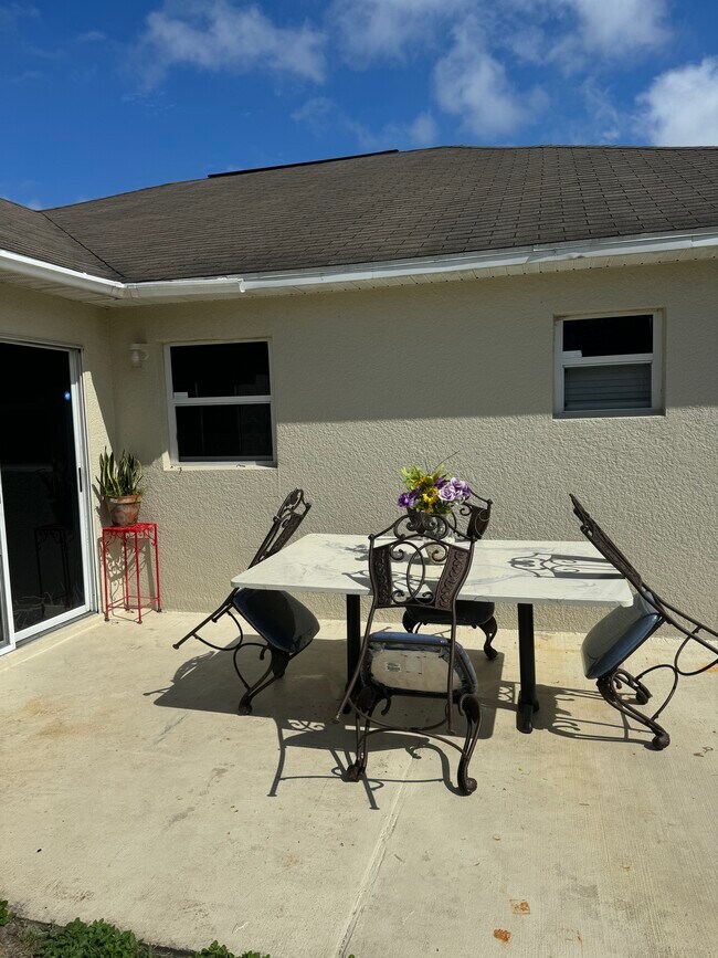 Building Photo - 330 Kingfish Dr