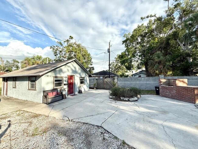 Building Photo - 1740 19th Ave S