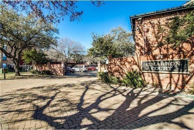 Building Photo - 18333 Roehampton Dr