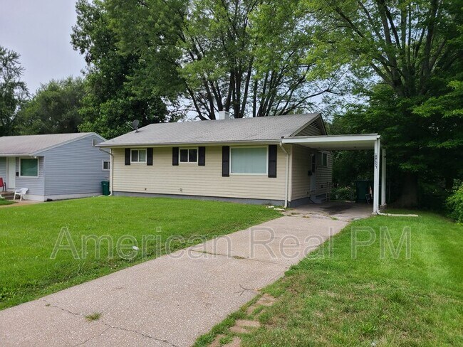 Building Photo - 10657 Spring Garden Dr