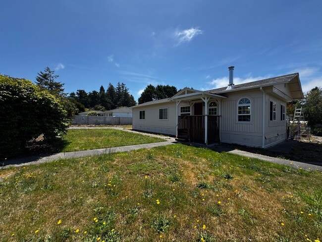 Building Photo - Pet-friendly Home located in sunny Ridgewood