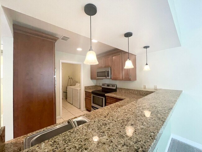Building Photo - Cozy 2-bedroom condo