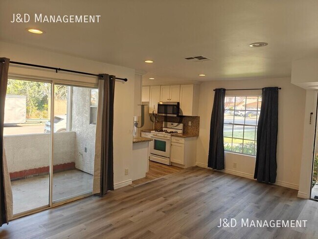 Foto del edificio - 10790 Aderman Ave