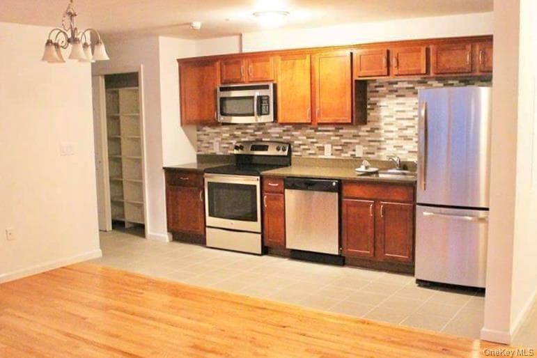 Primary Photo - 160 Chatterton Ave