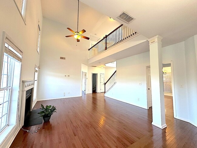 Building Photo - 6333 Hermsley Rd