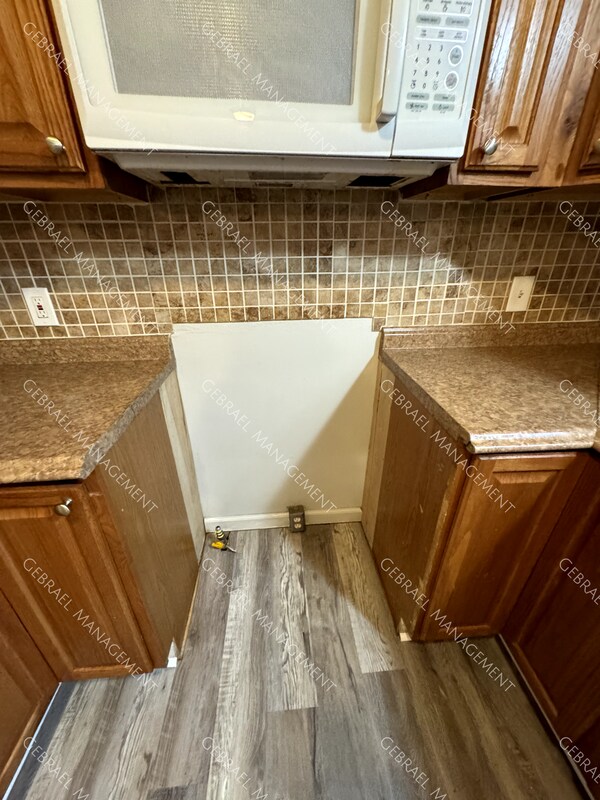 Building Photo - 3112 Sherwood Dr