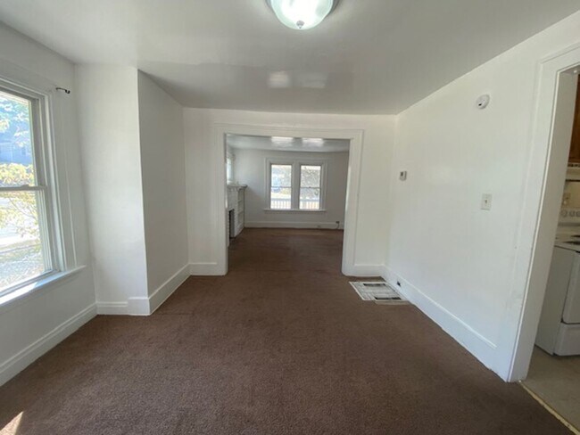 Foto del edificio - Welcoming 5BR/3BA with Dining Room & Laundry—Minutes to UA and Downtown