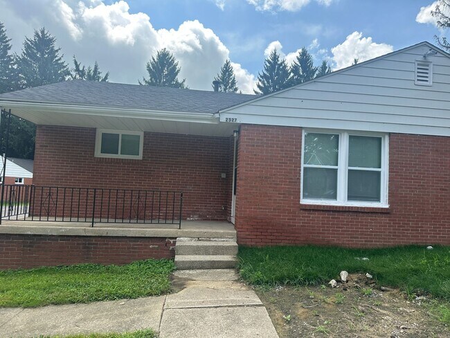 Foto del edificio - 2327 E Midlothian Blvd