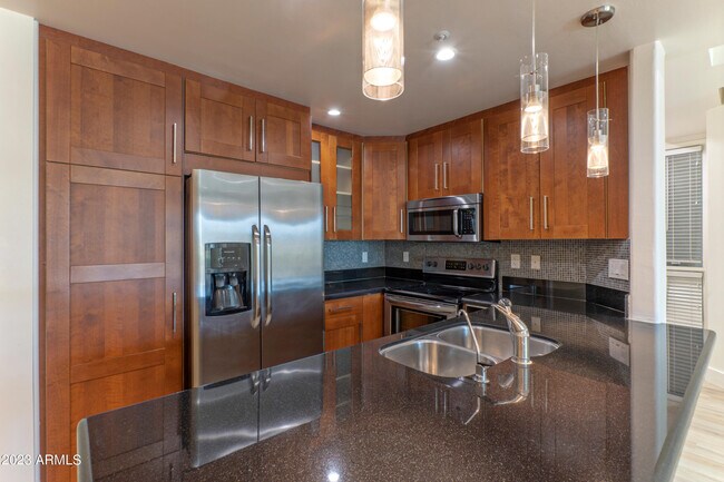 Foto del edificio - 7502 E Earll Dr