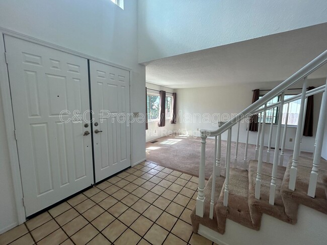 Foto del edificio - 284 Preakness Ln