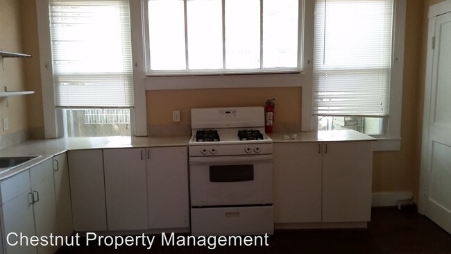 Building Photo - 1002 S 4th St