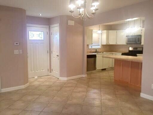 Foto principal - Spacious East Anchorage Home with Yard & Garage!