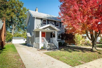 Building Photo - 6310 Hampstead Ave
