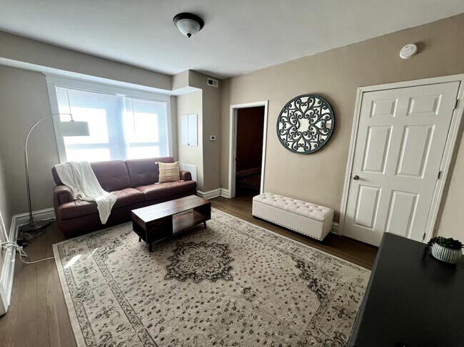 Foto del edificio - 4240 Lawn Ave