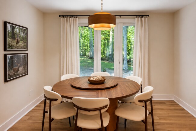 Foto del edificio - 21885 Maplewood Dr