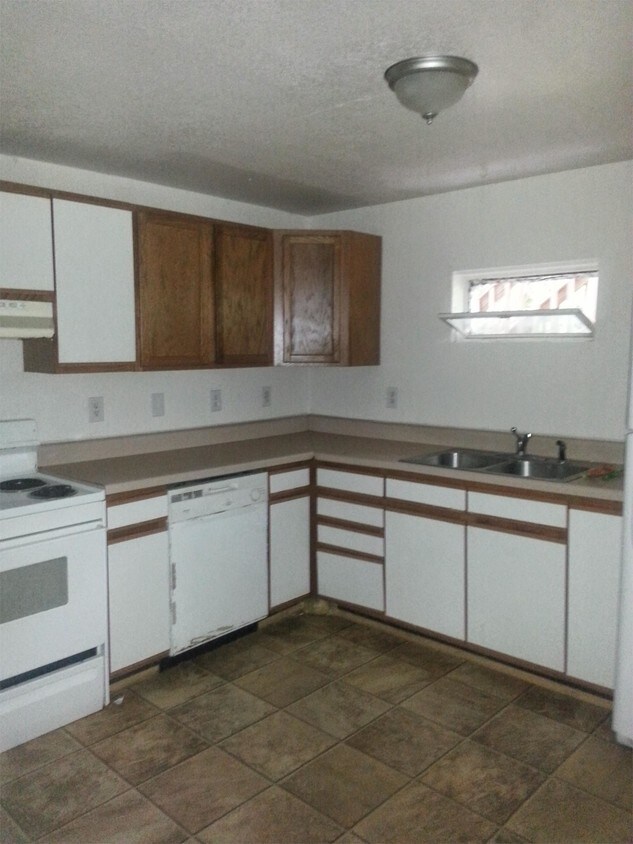 39 Winterberry Dr Unit 5, Cullowhee, NC 28723 Room for Rent in Cullowhee, NC
