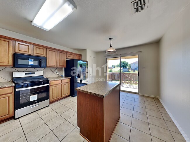 Building Photo - 210 Coopers Hawk