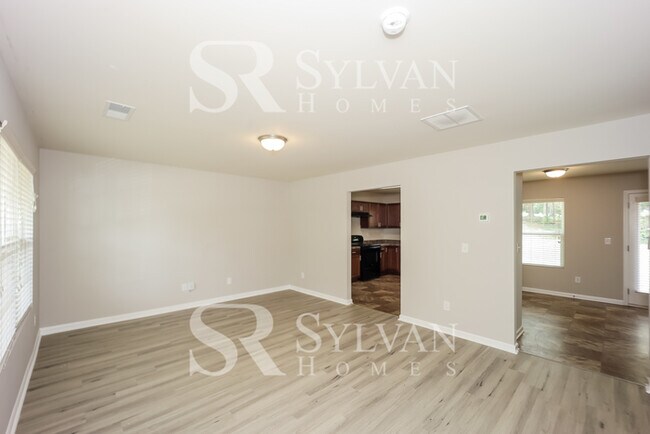 Building Photo - Gorgeous 4 bedroom colonial!
