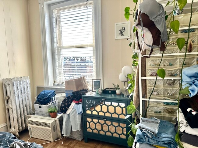 Building Photo - 108 Myrtle St