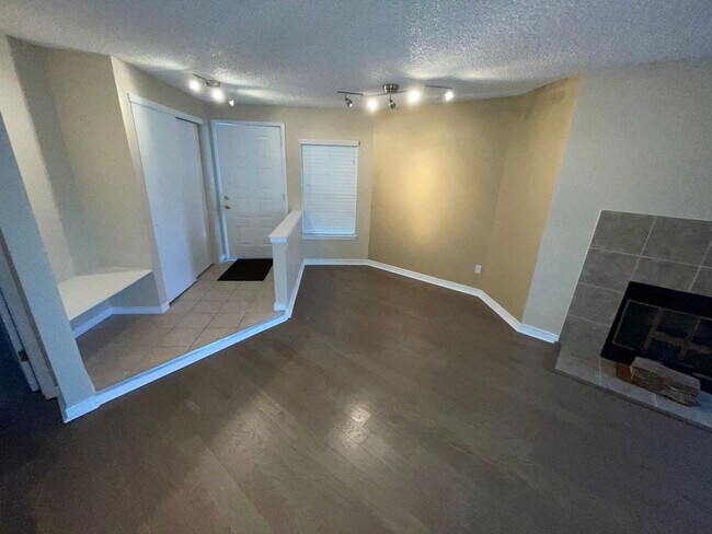 Foto del edificio - Updated 2 Bedroom, 2 Bath Condo (Available...