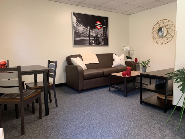 Foto del edificio - 623 W Calder Way
